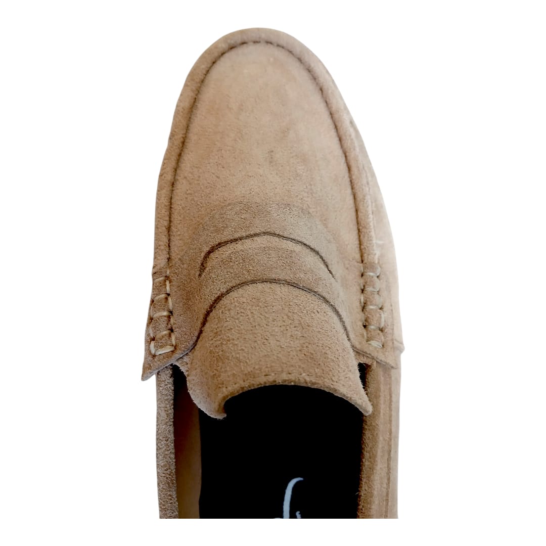 Men's suede loafer shoes beige – a modern moccasin design with exceptional lightness and comfort for everyday and casual wear.