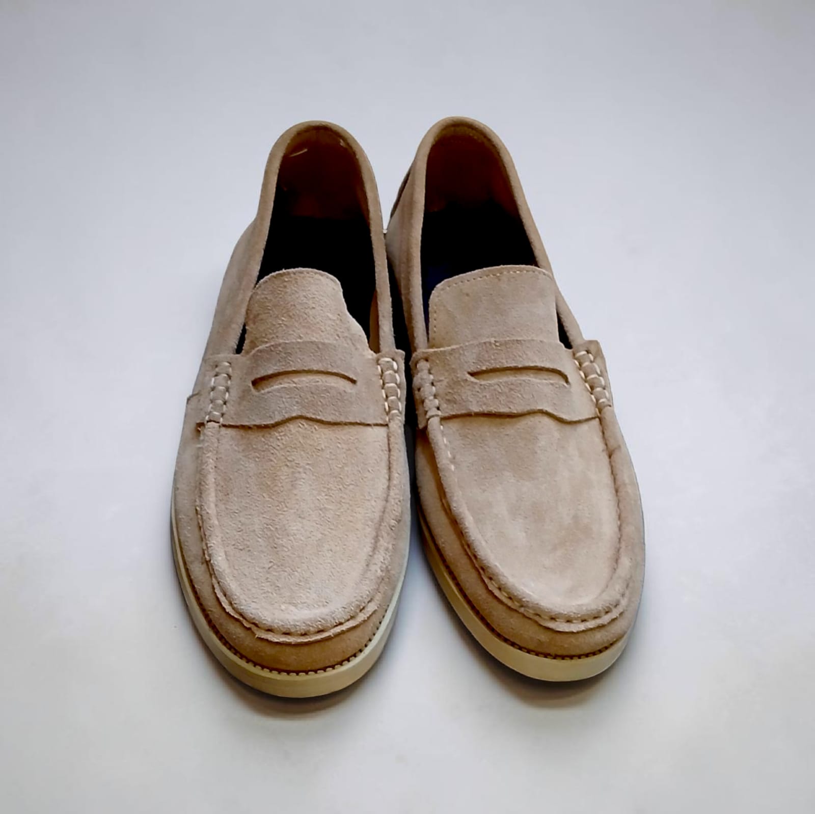 Men's suede loafer shoes beige – a modern moccasin design with exceptional lightness and comfort for everyday and casual wear.